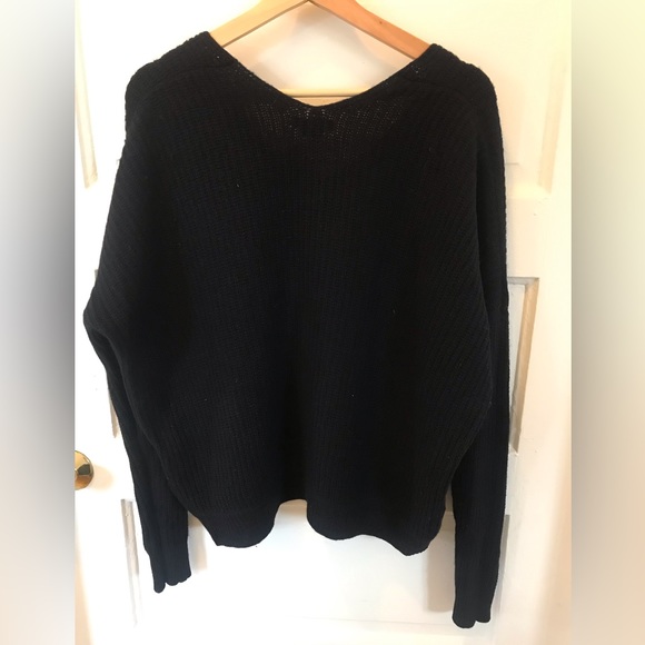Vince sweater in very dark navy. - Picture 2 of 6